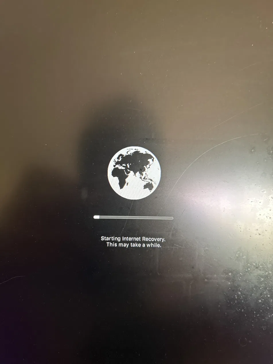 Mac showing Starting Internet Recovery screen with globe icon